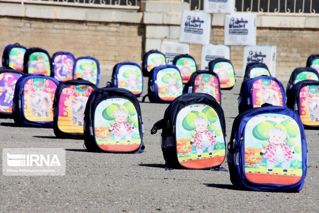 سه هزار بسته نوشت‌افزار به دانش‌آموزان نیازمند خراسان شمالی اهدا شد