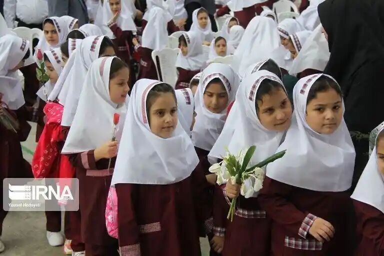 بوی مهر، عطر مداد و یک مشت رویا