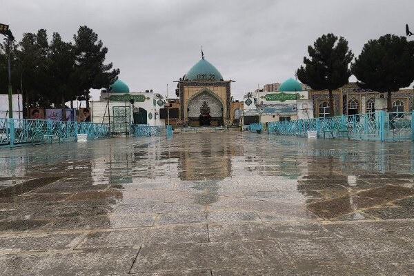 نماهایی دیدنی از بارش باران در صحن امام‌زاده سیدعباس(ع) بجنورد