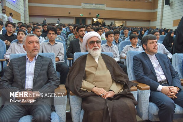 دیدار دانش آموزان نخبه علمی و فرهنگی با تولیت آستان قدس رضوی