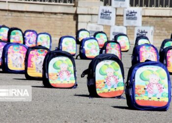 سه هزار بسته نوشت‌افزار به دانش‌آموزان نیازمند خراسان شمالی اهدا شد