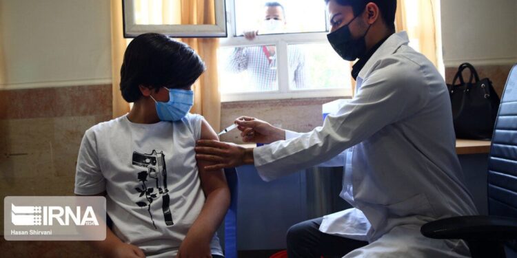 ایمن سازی ۱۴۷۰ دانش آموز اسفراینی در بدو ورود به مدرسه