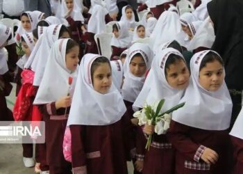 بوی مهر عطر مداد و یک مشت رویا