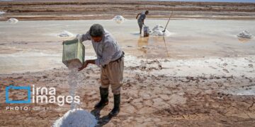 کال‌شور جاجرم بلورهای زیبا اما مرگبار