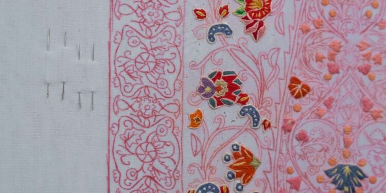 احیای هنر سوزن‌دوزی در دستان بانوان خراسان‌شمالی