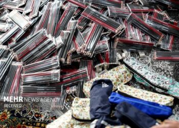 اهدای ۸۰۰ بسته نوشت افزار به دانش‌آموزان نیازمند تربت‌جامی