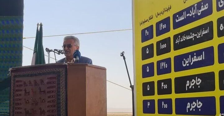 جشنواره پسته بام و صفیآباد پل ارتباطی تولیدکننده و بازار است