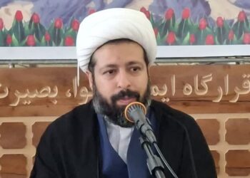 جامعه اسلامی باید از هر دو مؤلفه قدرت و معنویت برخوردار باشد