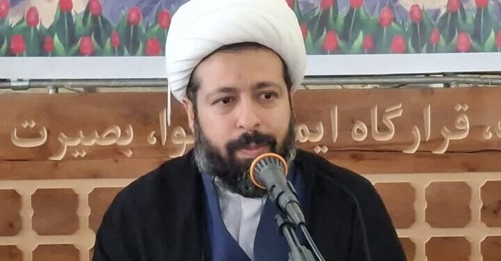 جامعه اسلامی باید از هر دو مؤلفه قدرت و معنویت برخوردار باشد