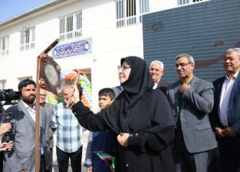 دولت چهاردهم مسیر توسعه کشور را از مدرسه آغاز کرده است