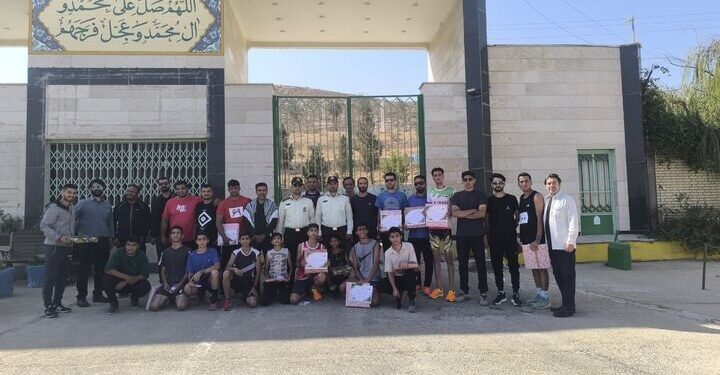 مسابقه دوی همگانی گرامیداشت هفته دفاع مقدس در بجنورد برگزار شد