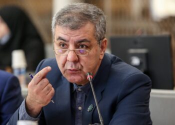 دانشگاه و صنعت پادشاهانی لُخت