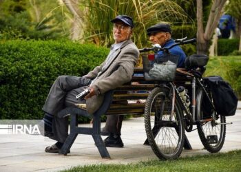 بررسی روند انتقال و ساختار تجارت الکترونیکی در ایران