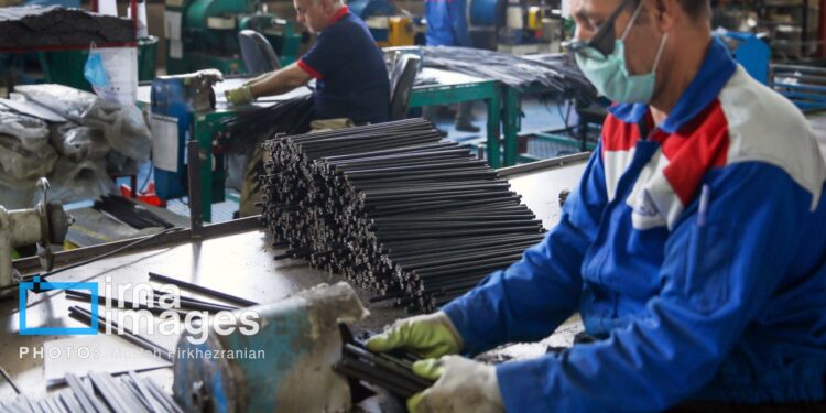 ۶۵ درصد فارغالتحصیلان دانشگاههای ملی مهارت جذب بازار کار میشوند