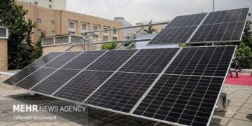 تأمین ارز واردات پنل‌های خورشیدی در ۱۴۰۴ از ۸۲۳ میلیون دلار عبور کرد