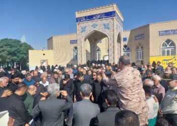 پیکر مادر سه شهید حسینی مزینانی در داورزن تشییع شد