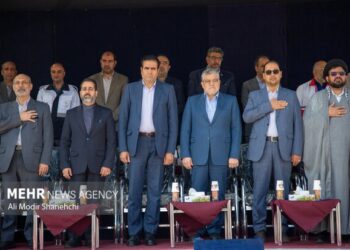 رژه خودرویی و تجهیزات آتش‌نشانی مشهد برگزار شد