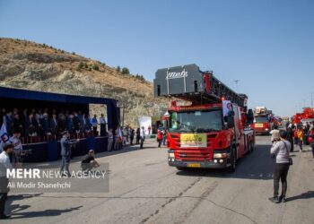 رژه و رونمایی از تجهیزات جدید آتش‌نشانی مشهد