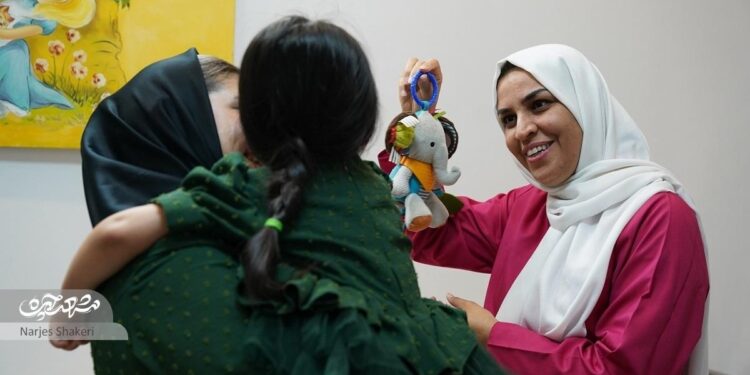 یک اتفاق عزت خداشناس را از کودکی به پزشکی علاقهمند کرد