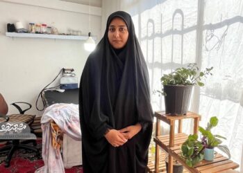 زهرا سلیمی با هنر نگین‌کاری راه خودش را در میان سختی‌ها باز کرد