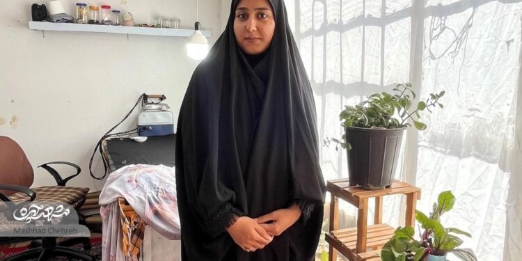 زهرا سلیمی با هنر نگینکاری راه خودش را در میان سختیها باز کرد