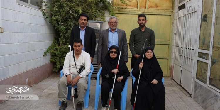 وقتی هیچ چشمی ما را نمیبیند