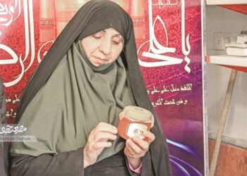 بانوی کارآفرین محله شهید رستمی به مامانِ زنبورها معروف است