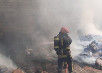 آتش‌سوزی انبار ضایعات در مشهد