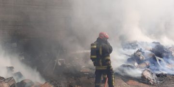 آتش‌سوزی انبار ضایعات در مشهد