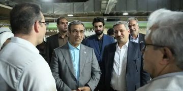 بازدید استاندار خراسان رضوی از کارخانه تولید نخ حدادی سبزوار